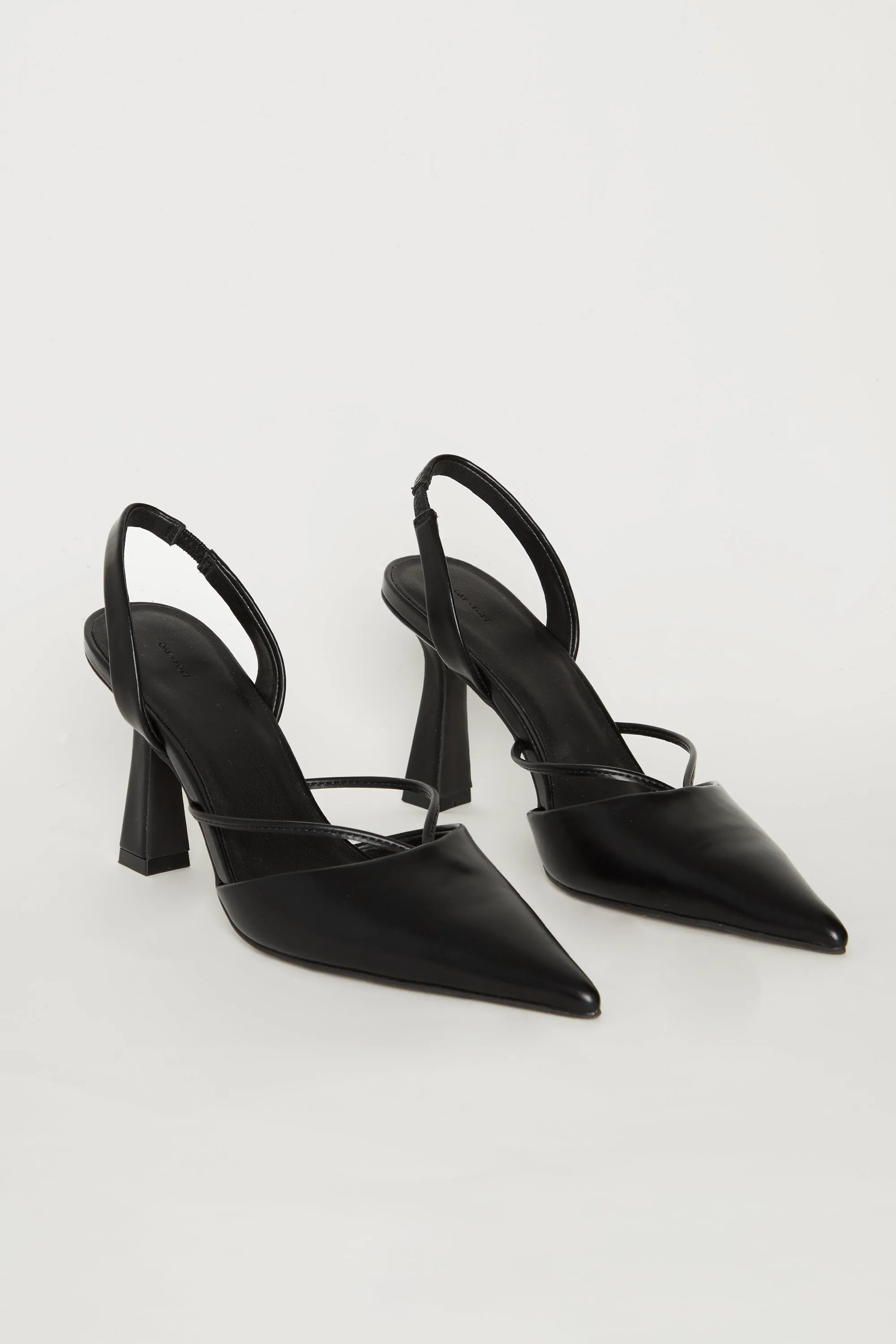 POINTED TOE HEEL